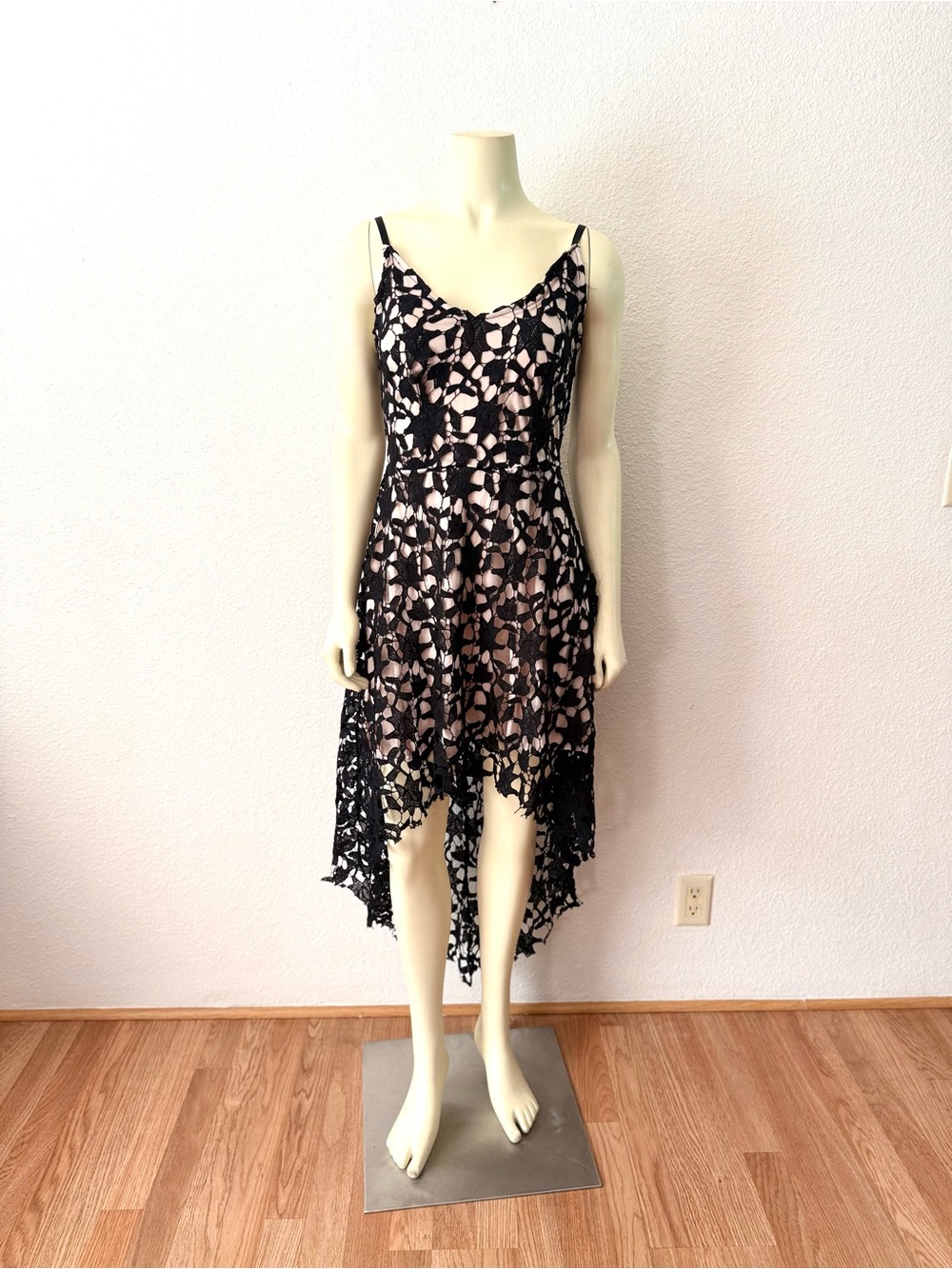 Black Floral Lace High-Low Cocktail Dress Nude Lining Spaghetti Strap V-Neck M